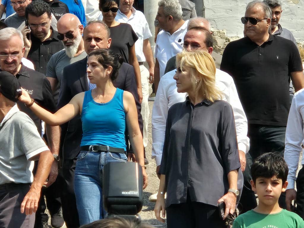 İzmir’deki yangınlar sonrası Şebnem Bursalı’dan belediye yönetimine sert tepki