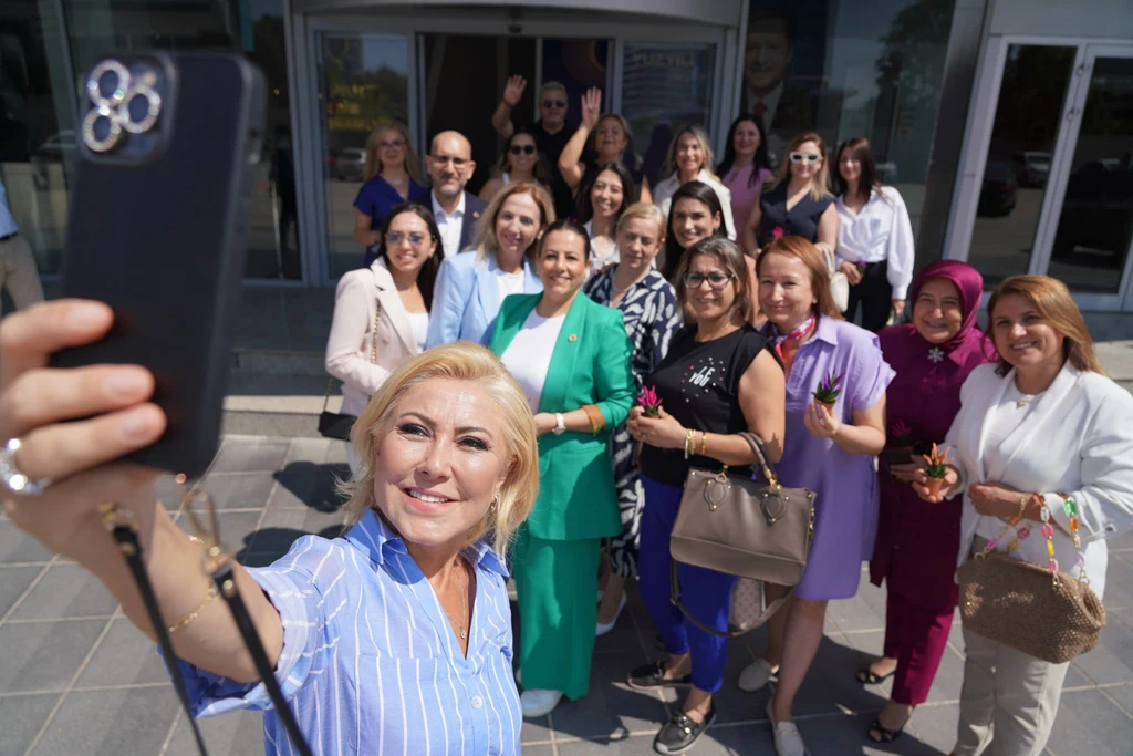 AK Partili Şebnem Bursalı: 'İzmir'de kadın gücüyle iktidar olacağız