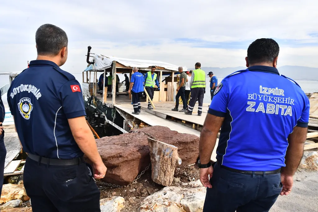 İzmir Büyükşehir İnciraltı’ndaki kaçak yapılara geçit vermiyor!