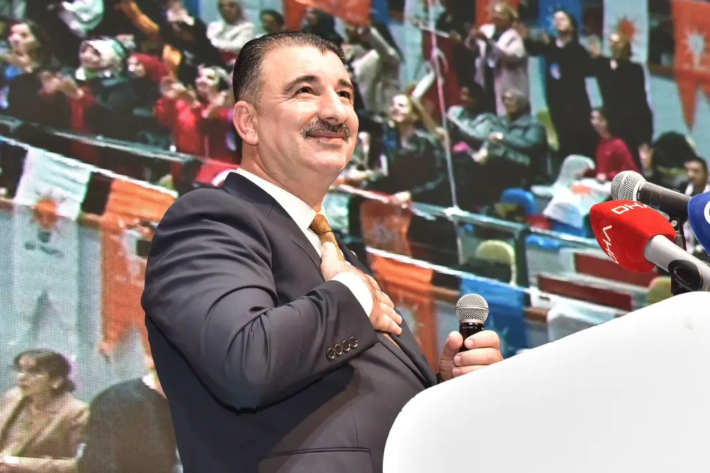 AK Parti Konak kongresi: Sait Başdaş, güçlü liderlikle yeniden göreve seçildi