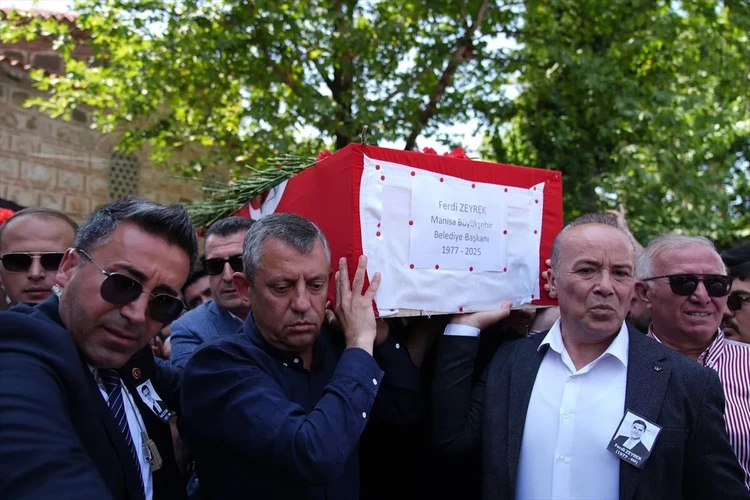 Manisa Büyükşehir Belediye Başkanı Ferdi Zeyrek son yolculuğuna uğurlandı