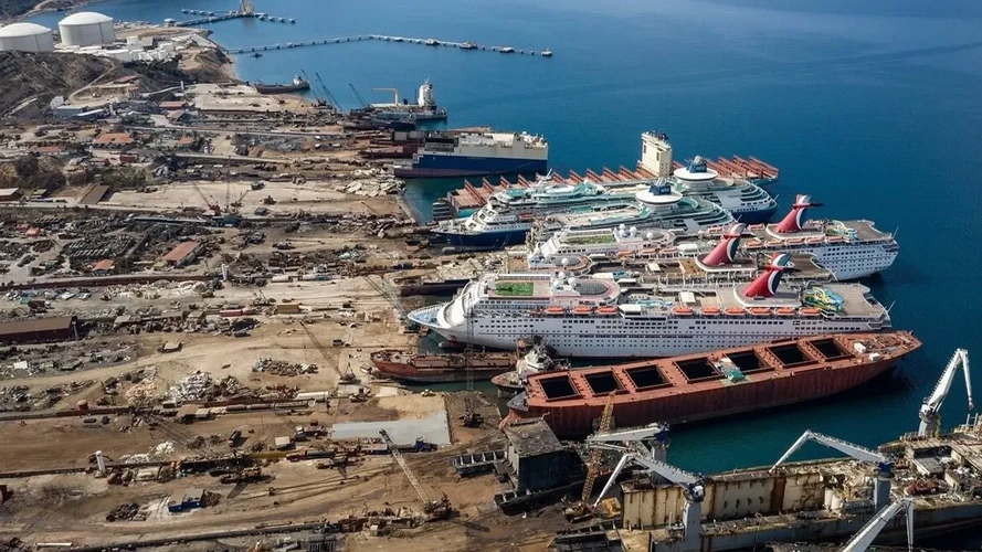 İzmir tersanesi işçileri grev kararı aldı: “Bu mücadele onurlu bir yaşam için”