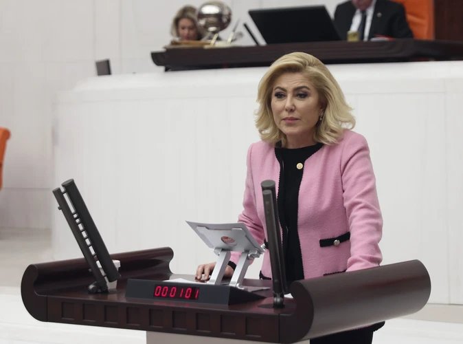 AK Partili Bursalı'dan Buca’daki çöp kriziyle ilgili sert açıklama: “Salgına kapı aralıyor”