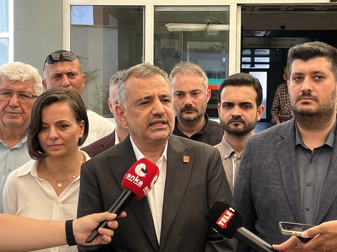 CHP İzmir İl Başkanı Şenol Aslanoğlu’ndan tutuklu belediye başkanı Murat Çalık’a destek ziyareti