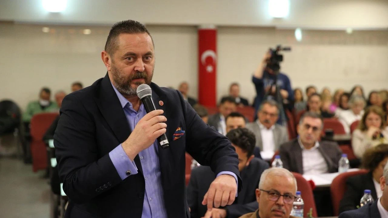 AK Partili Hasan Ünal’dan Karşıyaka Belediyesi’ne sert eleştiri: “Bu yönetim çöktü”