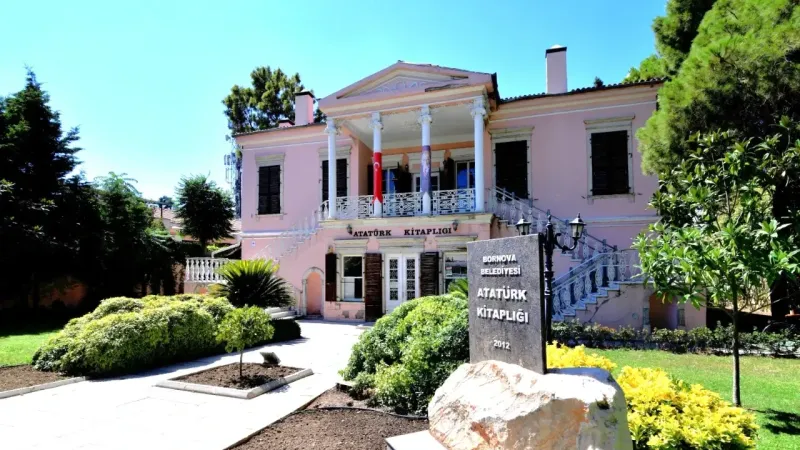 Bornova'da kitaplıklara kolay üyelik, ücretsiz ödünç kitap!