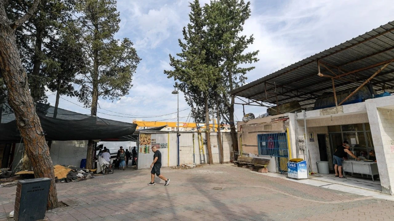 İzmir’de kamusal alan geri alınıyor: İşgalci işletmelerin tahliyesi başladı