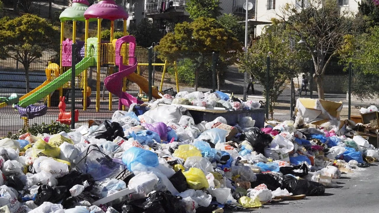 Buca'da çöp sorunu çözülmüyor: Şu rezilliği dünyanın hiçbir yerinde görmedim