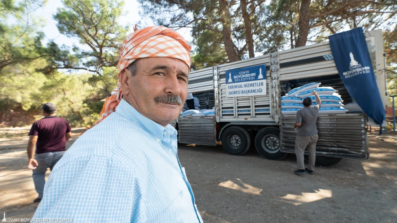 İzmir Büyükşehir Belediyesi’nden 40 ton yem desteği
