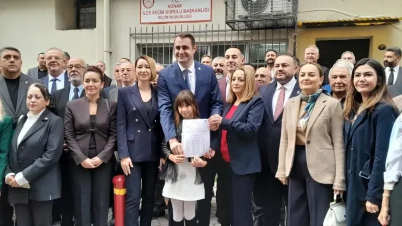 CHP İzmir’de yeni dönem: Güç mazbatasını aldı