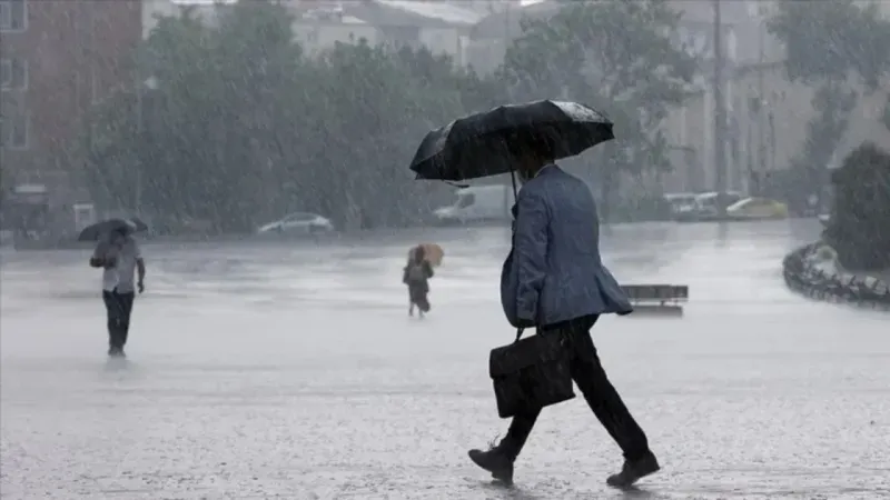 İzmir sağanak yağışa teslim: Turuncu kodlu alarm verildi!