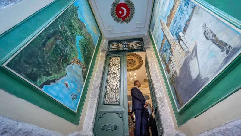 Ay Yıldızlı Konak, İzmir Büyükşehir Belediye Başkanı Cemil Tugay’ın ofisi oldu