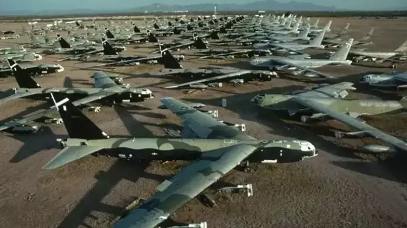 Binlerce uçak sessizliğe gömülmüş