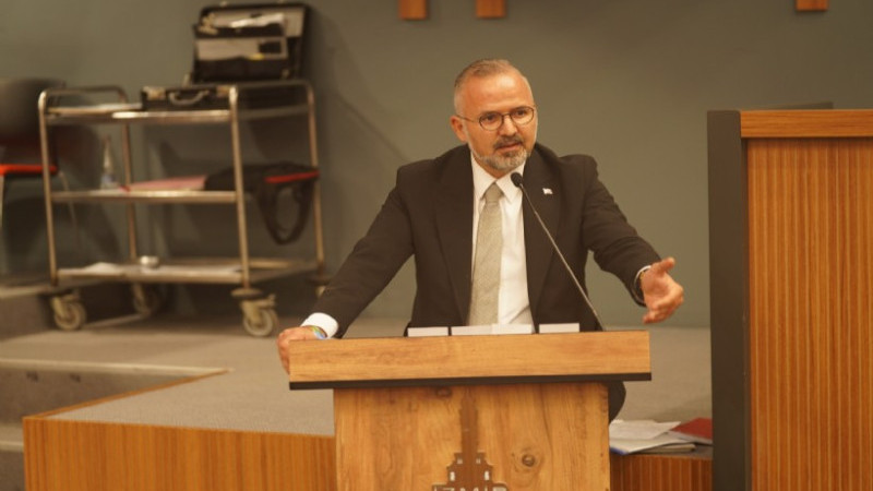 AK Partili Yıldız’dan CHP’ye sert eleştiri: “Tüm kadrolarınızla İzmir’i aşağı çekiyorsunuz”