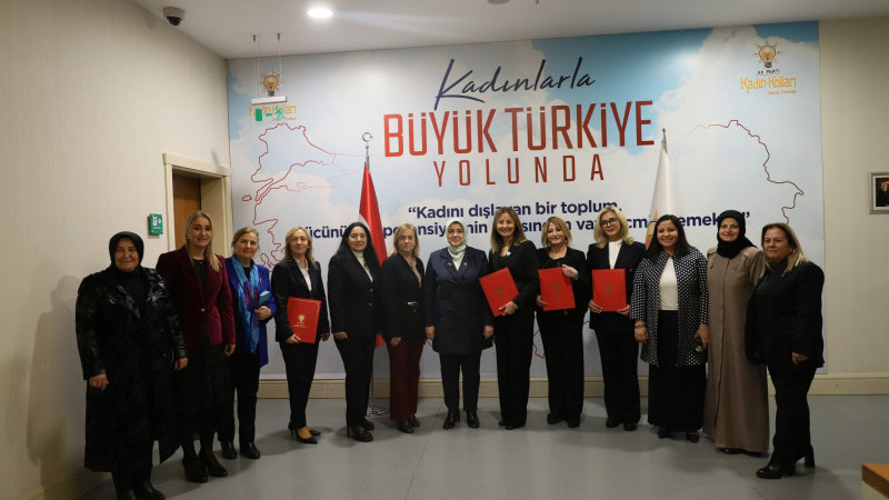 AK Parti İzmir’de 4 ilçenin kadın kolları başkanı değişti