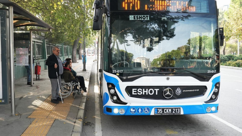 İzmir Büyükşehir Belediyesi’nden “Duraktayım” ile engeller kalkıyor