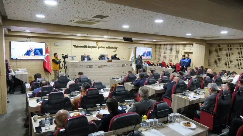 CHP ve AK Parti arasındaki açılış krizi, Menemen Meclisi’nde tansiyonu yükseltti!