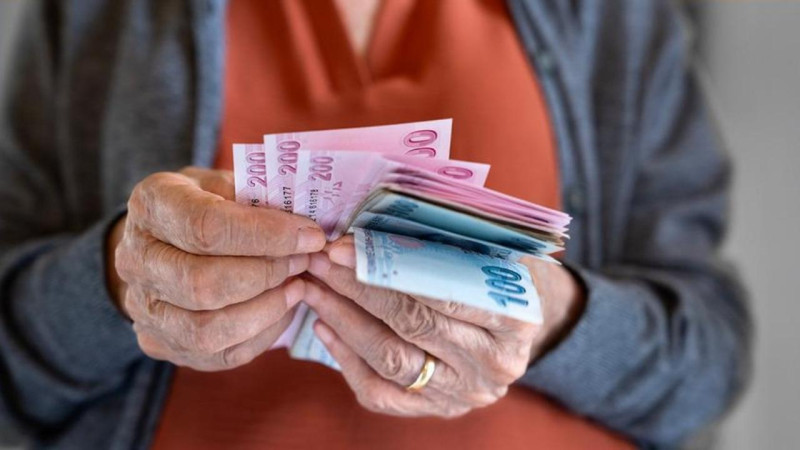 En düşük emekli maaşı 20 bin lira oldu!