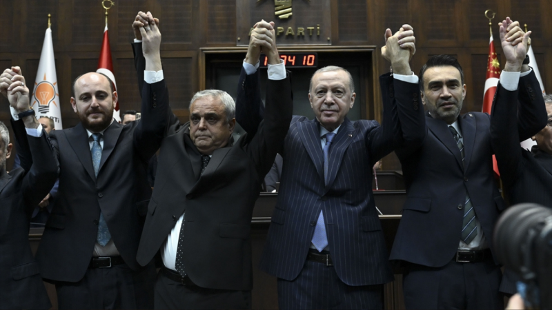 Gelecek, CHP ve DEVA’dan 3 Milletvekili AK Parti’ye katıldı