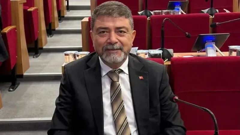 Atmaca’dan Tugay’a Sert Eleştiri: “İzmirlinin Malına Sahip Çıkmıyor”