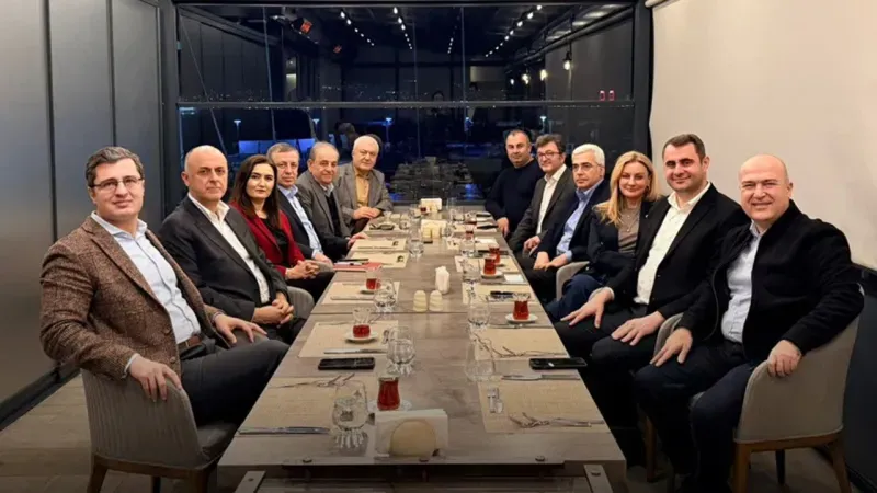 AK Parti’li Hızal’dan CHP İzmir Toplantısına “Konaklama” Göndermesi