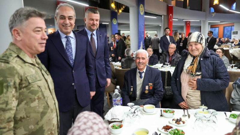 Buca’da şehit aileleri ve gazilere vefa iftarı düzenlendi