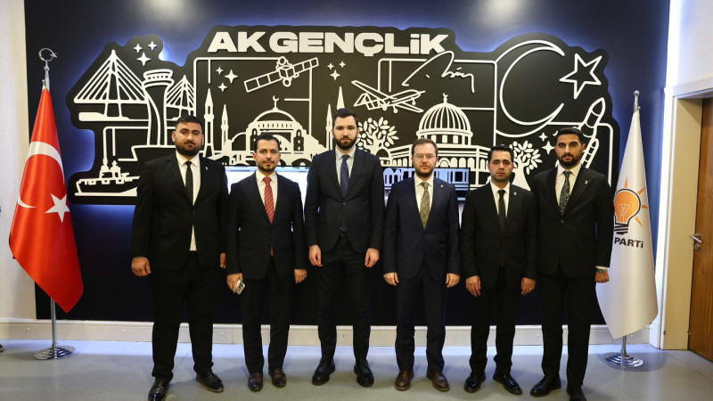 AK Parti İzmir’de Bayraklı ve Bornova Gençlik Kollarına Yeni Atama