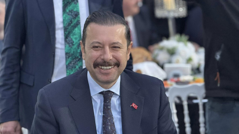 AK Partili Kaya’dan Büyükşehir’e sert çıkış: Karadaki trafiği çözemeyen denizdekini mi çözecek?