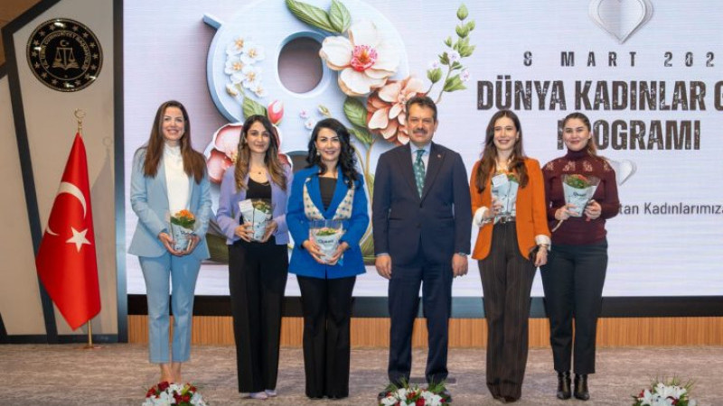 İzmir Adliyesi’nde 8 Mart Dünya Kadınlar Günü Programı Düzenlendi