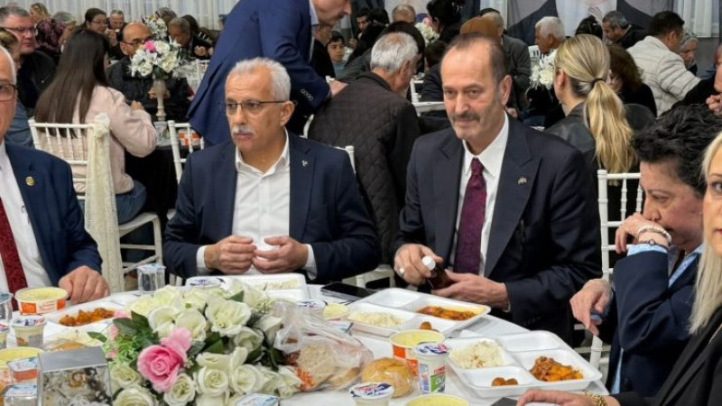 MHP’li Akif Yılmaz ve Tamer Osmanağaoğlu Karşıyaka’da İftar Sofrasında Buluştu