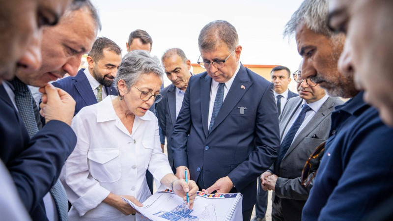 İzmir’de toplu açılış, temel atma ve anahtar teslim töreni düzenlenecek