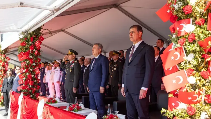 İzmir’de 19 Mayıs Coşkusu Cumhuriyet Meydanı’na Taştı