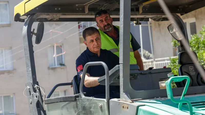 İzmir'de Asfalt Seferberliği: Başkan Tugay Sahada