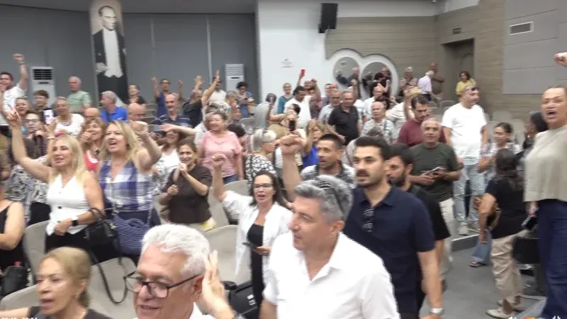 CHP Bornova'da 153 mahalle temsilcisinden istifa kararı