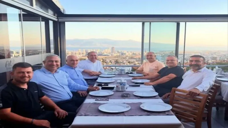 CHP İzmir'de 7 ilçe başkanı bir araya geldi