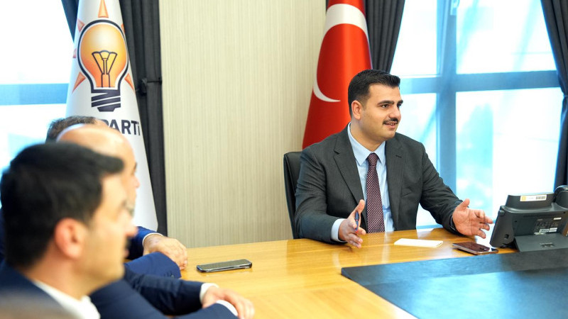İzmir'de Eyyüp Kadir İnan zirvede!