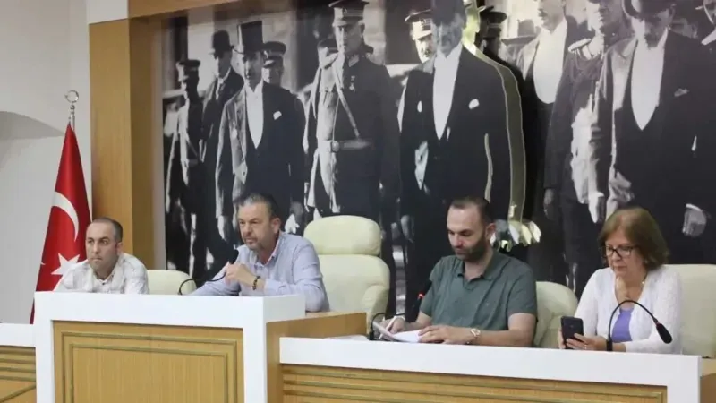 Çiğli Meclisi'nde imar planı ve akaryakıt istasyonu polemiği