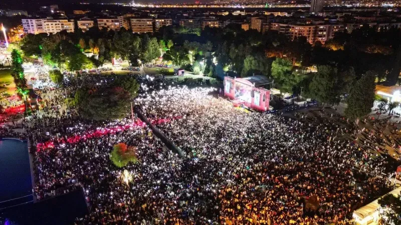İzmir Büyükşehir'den İEF ihalesi: Çim konserleri için 59 milyon 950 bin TL teklif