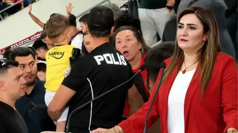 Kılıç’tan Tribündeki Görüntülere Tepki: “Çocuklara Değil, Nefrete Kırmızı Kart”