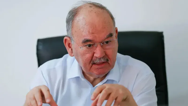İki dönem İzmir Büyükşehir Belediye Başkanlığı yapan Burhan Özfatura hayatını kaybetti