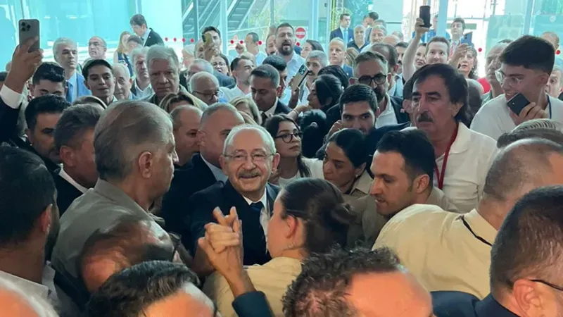 Kılıçdaroğlu’na İzmir’de yoğun karşılama!