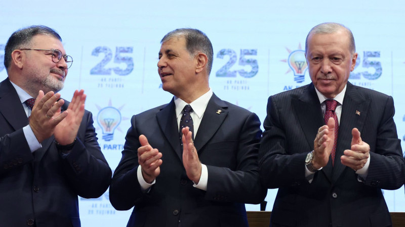 AK Parti’ İzmir Büyükşehir Belediye Başkanı Cemil Tugay: “Annemin duası ve eşimin desteğiyle geldim”