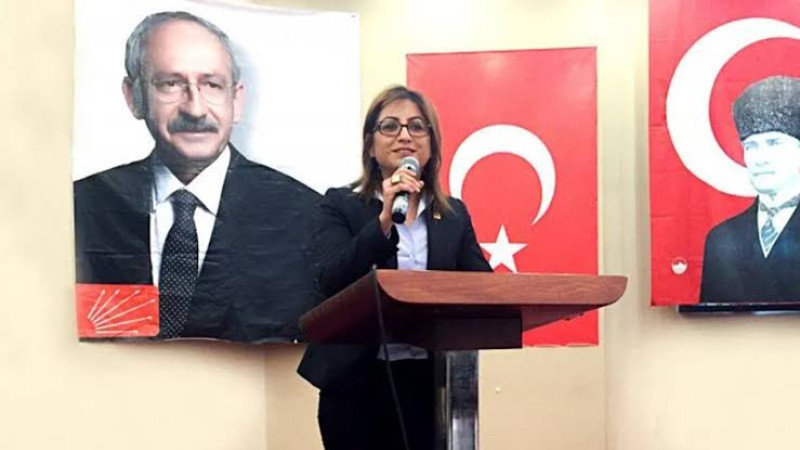 CHP Bayraklı İlçe Başkanı Didem Gültekin gözaltına alındı