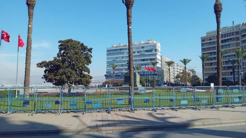 Tugay’ın AK Parti’ye geçişi öncesi protesto hazırlığı: Meydanlarda polis barikatı