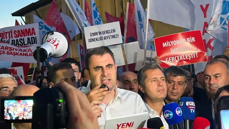 İzmir’de Tugay’a protesto: Çağatay Güç’ten sert sözler: “Sen artık koca bir sıfırsın”