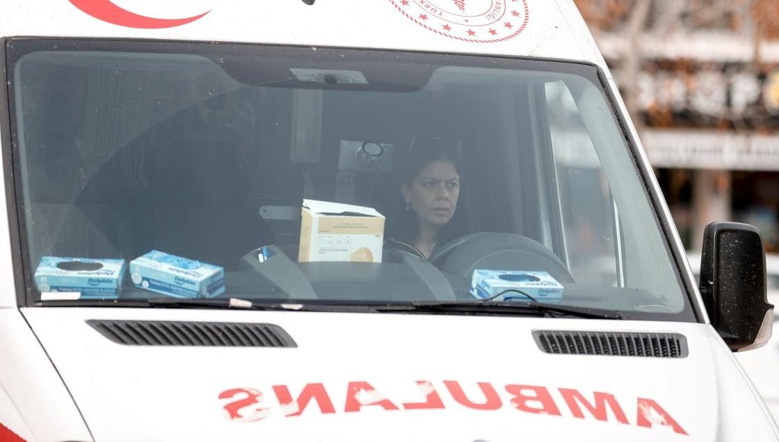Ambulansa yol vermeyen TIR sürücüsüne idari para cezası