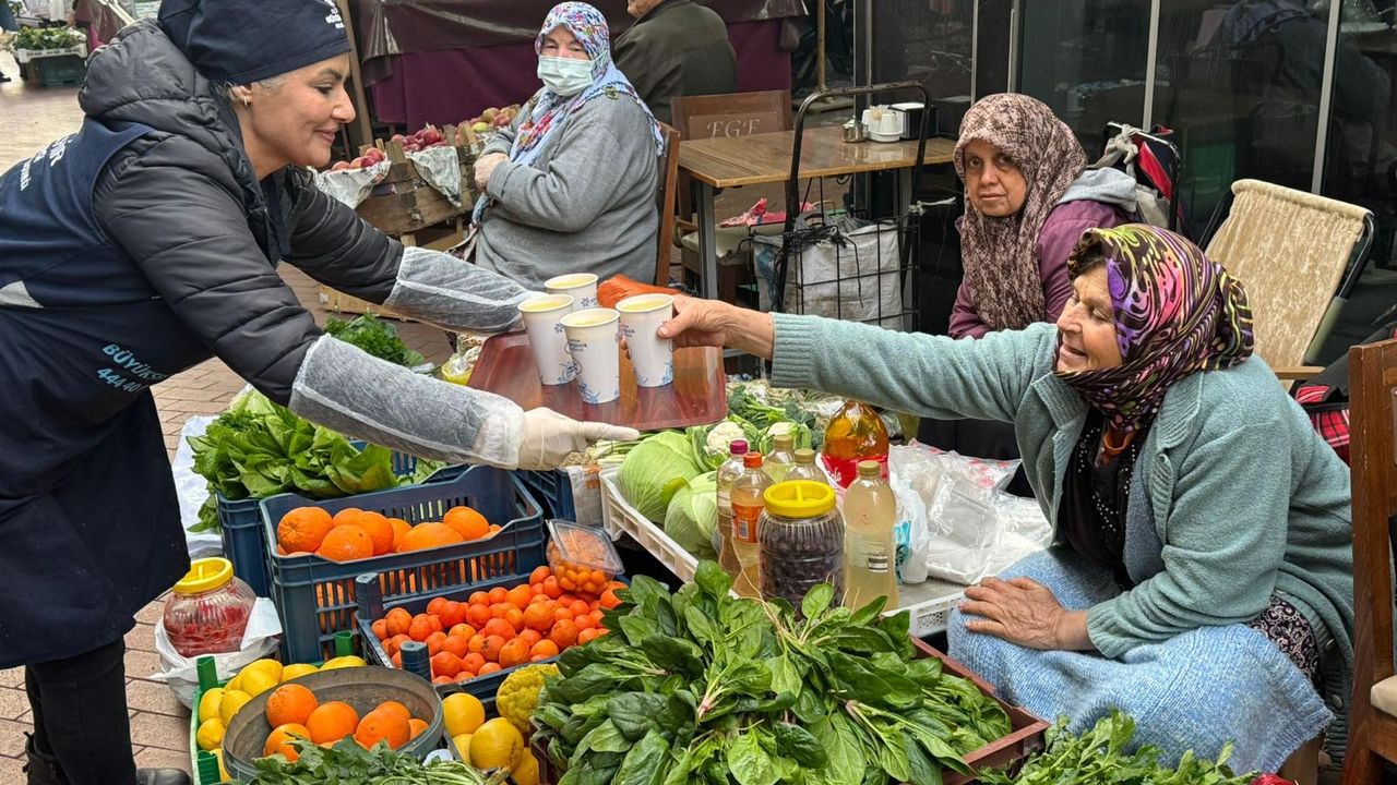 Başkan Çerçioğlu’nun içleri ısıtan sıcak çorba ikramı