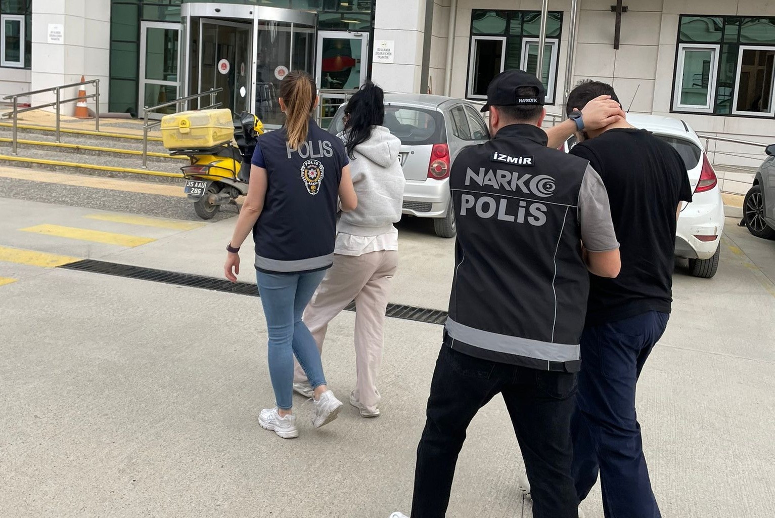 Çeşme, Karaburun ve Seferihisar’da eş zamanlı uyuşturucu operasyonu