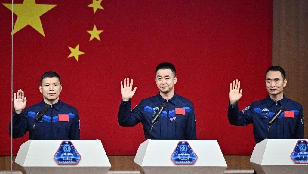 Çin'in yeni taykonot ekibi uzay yolculuğuna hazır