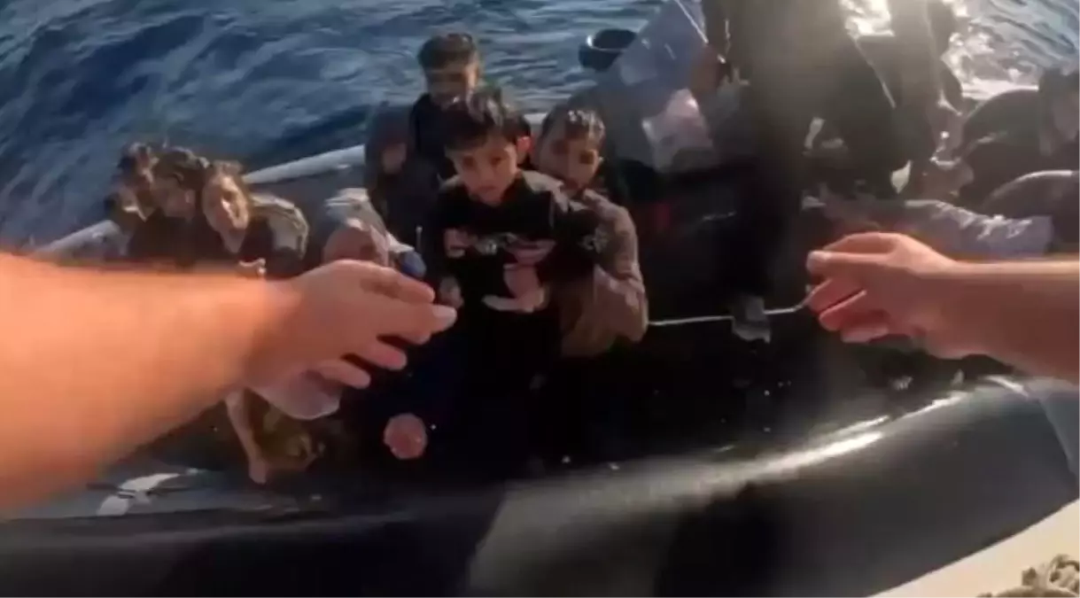 Karaburun Açıklarında Facianın Eşiğinden Dönüldü: 36 Göçmen Kurtarıldı